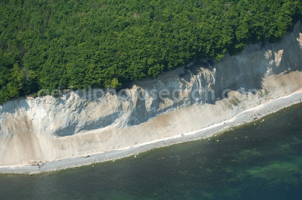 Aerial photograph Halbinsel Jasmund - Blick auf die Kreidefelsen Steilküste. Im Nordosten der Halbinsel Jasmund auf Rügen erstreckt sich auf rund fünfzehn Kilometer Länge zwischen Sassnitz und Lohme die Kreidefelsen-Steilküste. Teilweise bis 120 Meter ragen die Kreidefelsen empor. Der bekannteste und meistbesuchteste unter ist ein Felsvorsprung mit dem Namen Königsstuhl, der sich etwa 10 km von Sassnitz entfernt befindet.