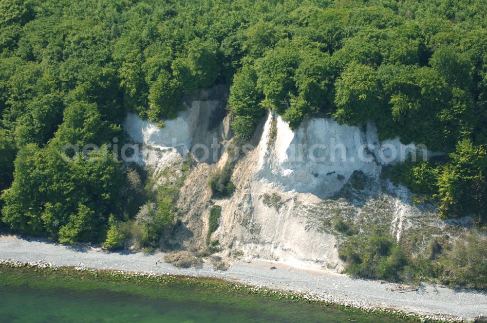 Aerial photograph Halbinsel Jasmund - Blick auf die Kreidefelsen Steilküste. Im Nordosten der Halbinsel Jasmund auf Rügen erstreckt sich auf rund fünfzehn Kilometer Länge zwischen Sassnitz und Lohme die Kreidefelsen-Steilküste. Teilweise bis 120 Meter ragen die Kreidefelsen empor. Der bekannteste und meistbesuchteste unter ist ein Felsvorsprung mit dem Namen Königsstuhl, der sich etwa 10 km von Sassnitz entfernt befindet.