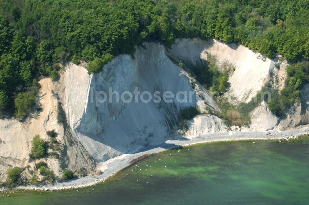 Aerial image Halbinsel Jasmund - Blick auf die Kreidefelsen Steilküste. Im Nordosten der Halbinsel Jasmund auf Rügen erstreckt sich auf rund fünfzehn Kilometer Länge zwischen Sassnitz und Lohme die Kreidefelsen-Steilküste. Teilweise bis 120 Meter ragen die Kreidefelsen empor. Der bekannteste und meistbesuchteste unter ist ein Felsvorsprung mit dem Namen Königsstuhl, der sich etwa 10 km von Sassnitz entfernt befindet.