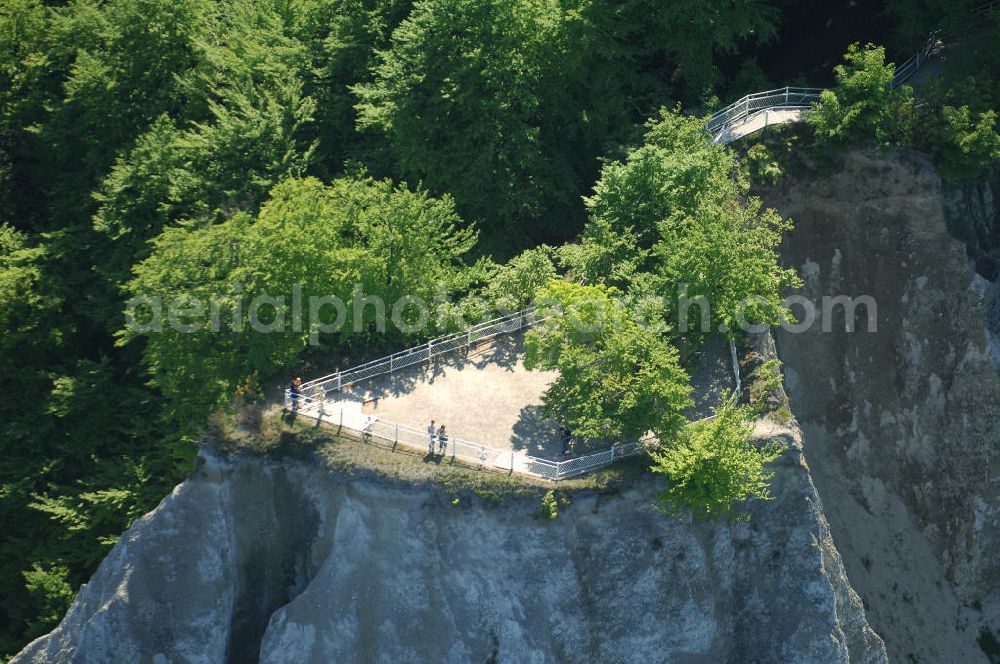 Aerial image Halbinsel Jasmund - Blick auf die Kreidefelsen Steilküste. Im Nordosten der Halbinsel Jasmund auf Rügen erstreckt sich auf rund fünfzehn Kilometer Länge zwischen Sassnitz und Lohme die Kreidefelsen-Steilküste. Teilweise bis 120 Meter ragen die Kreidefelsen empor. Der bekannteste und meistbesuchteste unter ist ein Felsvorsprung mit dem Namen Königsstuhl, der sich etwa 10 km von Sassnitz entfernt befindet.