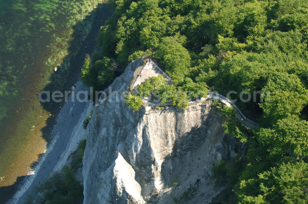 Aerial image Halbinsel Jasmund - Blick auf die Kreidefelsen Steilküste. Im Nordosten der Halbinsel Jasmund auf Rügen erstreckt sich auf rund fünfzehn Kilometer Länge zwischen Sassnitz und Lohme die Kreidefelsen-Steilküste. Teilweise bis 120 Meter ragen die Kreidefelsen empor. Der bekannteste und meistbesuchteste unter ist ein Felsvorsprung mit dem Namen Königsstuhl, der sich etwa 10 km von Sassnitz entfernt befindet.