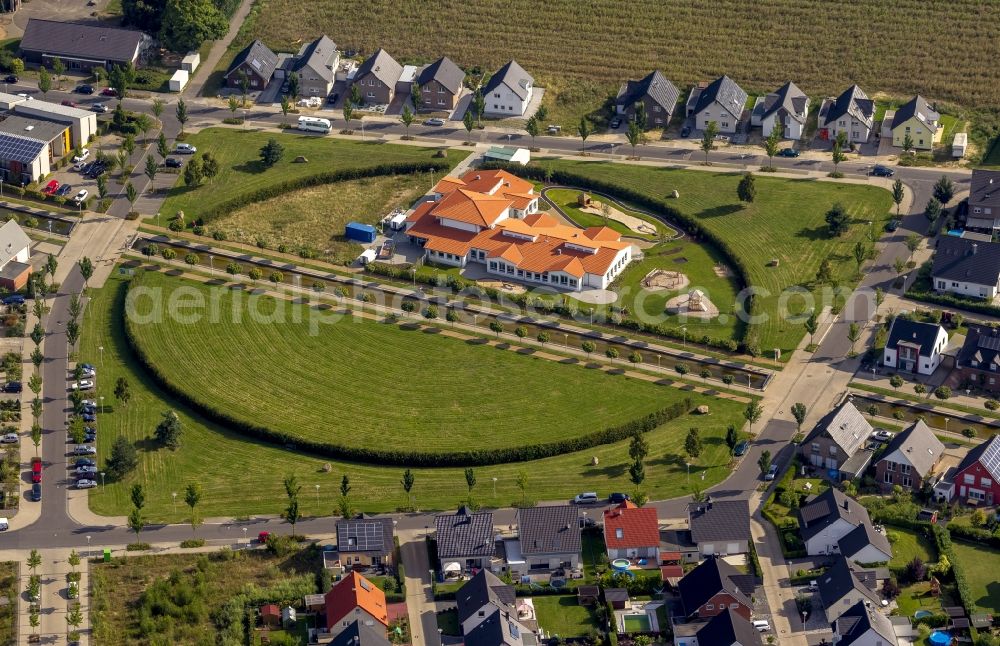 Aerial image Viersen - Circular lawn garden plant of the children in Viersen in the Lower Rhine in North Rhine-Westphalia