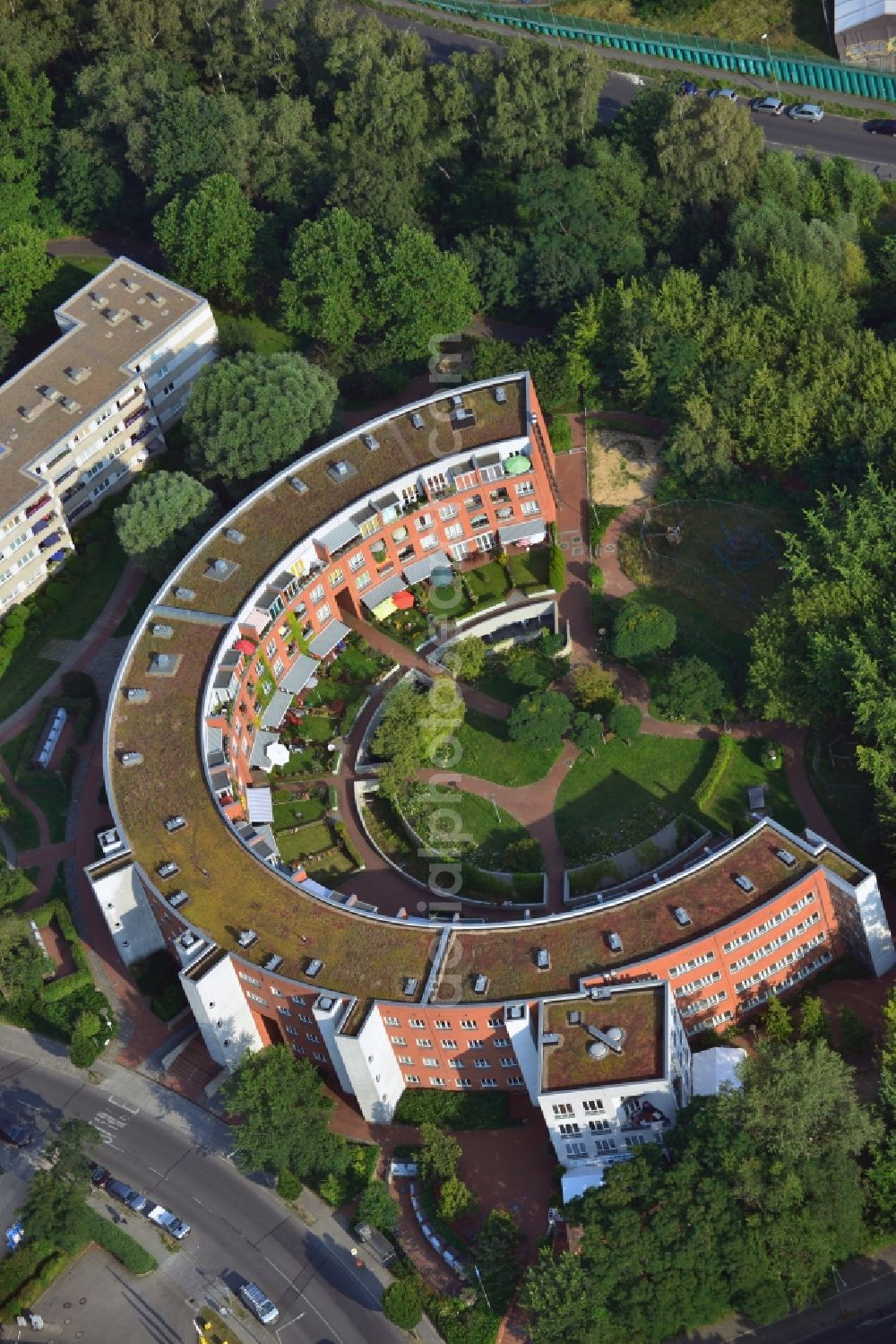 Berlin Reinickendorf from the bird's eye view: Circular-residence at the Schörfheidestraße in Tegel - Reinickendorf in Berlin