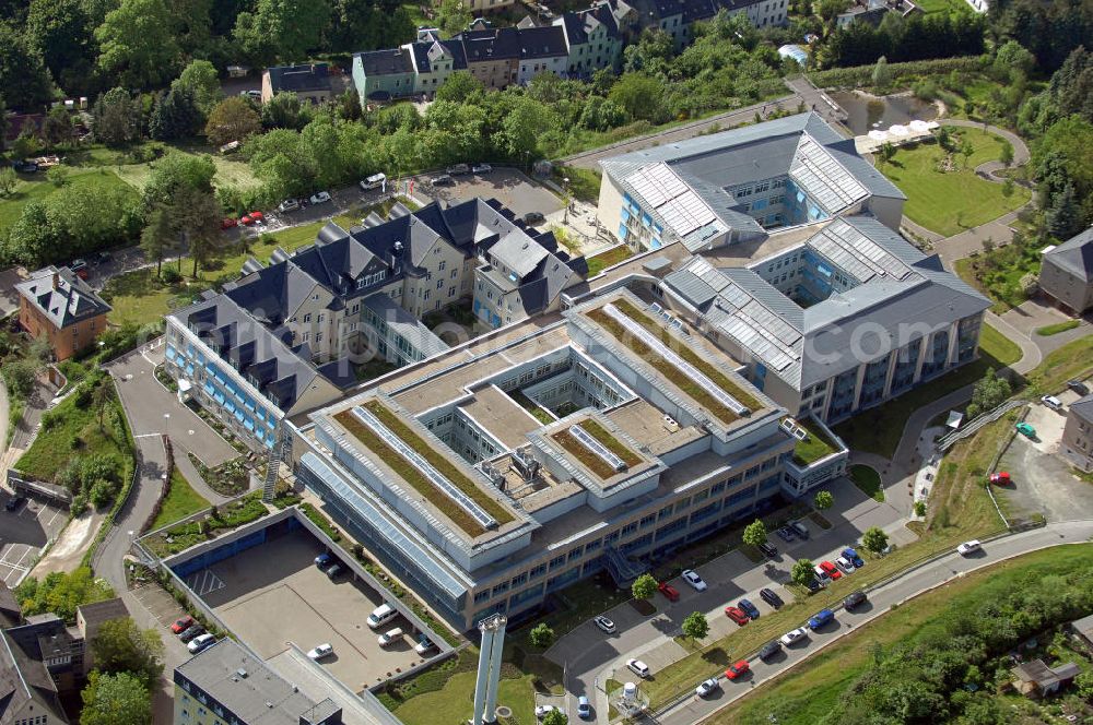 Greiz from above - Blick auf das Gelände der Kreiskrankenhaus Greiz GmbH am Greizer Park. Das Krankenhaus existiert an dieser Stelle seit 1893 und wurde fortwährend erweitert. View of the area of the district hospital Greiz at the Greizer Park.