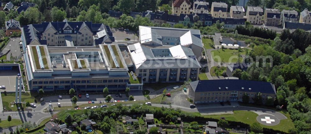 Greiz from above - Blick auf das Gelände der Kreiskrankenhaus Greiz GmbH am Greizer Park. Das Krankenhaus existiert an dieser Stelle seit 1893 und wurde fortwährend erweitert. View of the area of the district hospital Greiz at the Greizer Park.