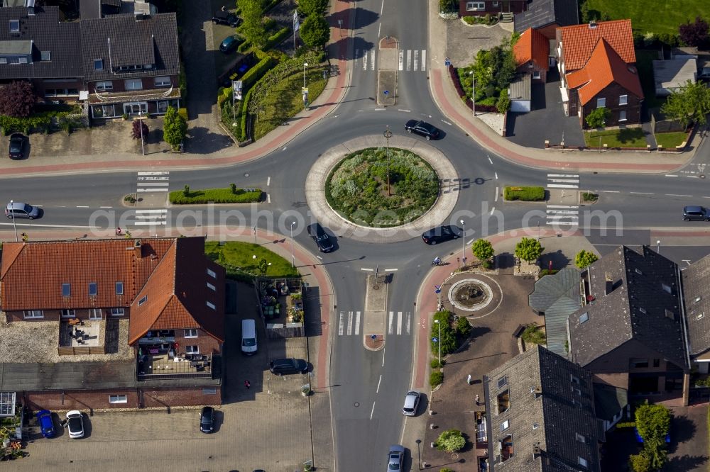 Aerial image Werne OT Stockum - Roundabout with maypole at the Werner street in the Stockum district in Werne in the Ruhr area in North Rhine-Westphalia