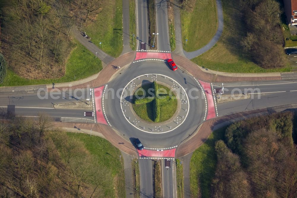 Aerial image Wesel - Roundabout with a view hedge in the middle and red bike paths at the Green Street - Auedamm in Wesel in North Rhine-Westphalia