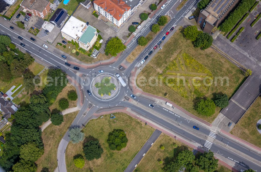 Castrop-Rauxel from above - Traffic management of the roundabout road Bahnhofstrasse - Europaplatz in Castrop-Rauxel at Ruhrgebiet in the state North Rhine-Westphalia, Germany