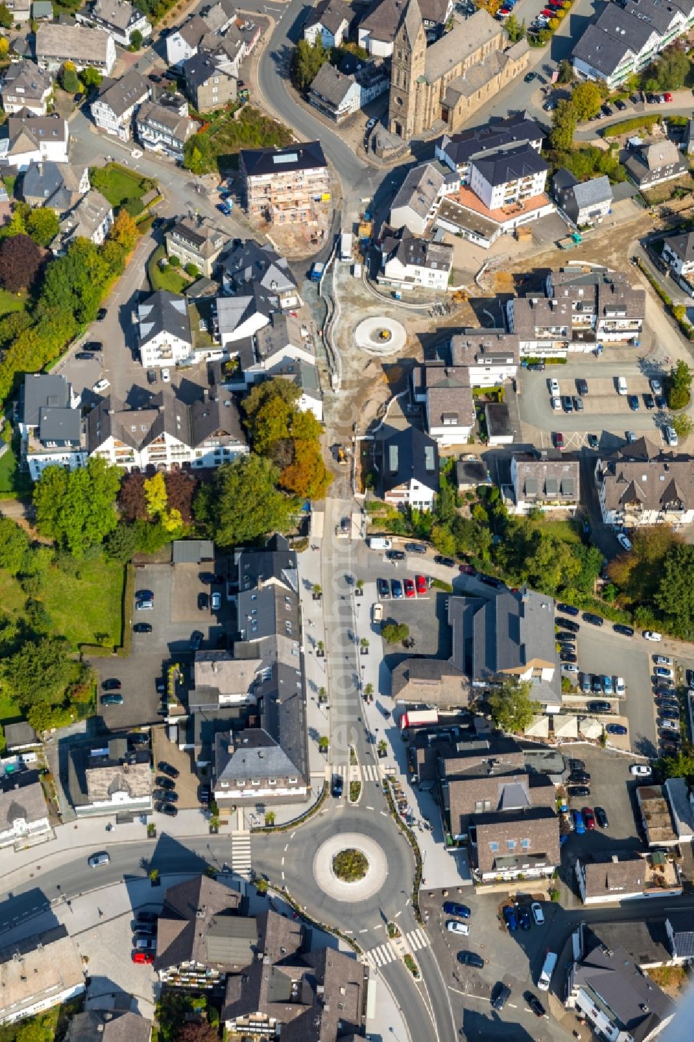 Aerial photograph Olsberg - Traffic management of the roundabout road on Bahnhofstrasse - Ruhrstrasse - Huettenstrasse in Olsberg in the state North Rhine-Westphalia, Germany