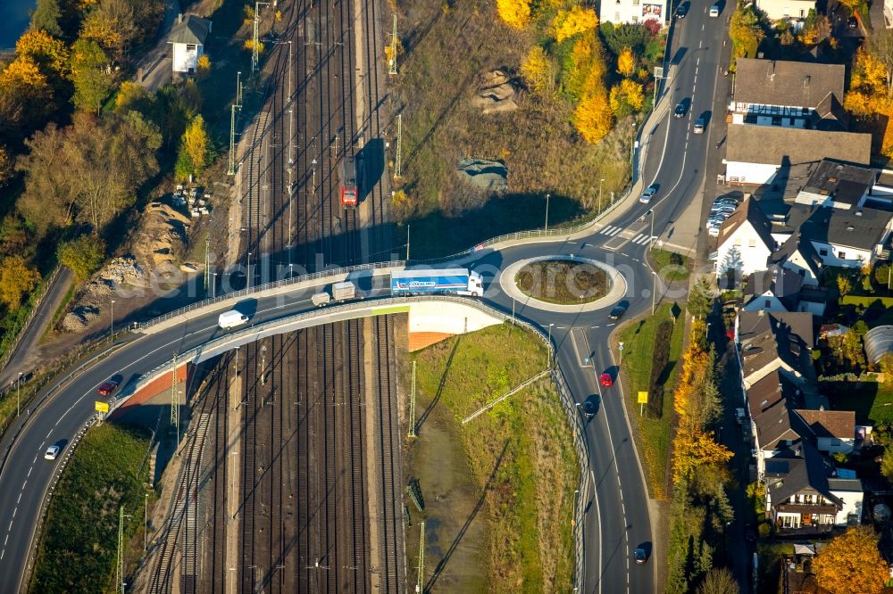 Aerial image Finnentrop - Traffic management of the roundabout at the Bamenohler Street and bridge over railway tracks in Finnentrop in the state of North Rhine-Westphalia