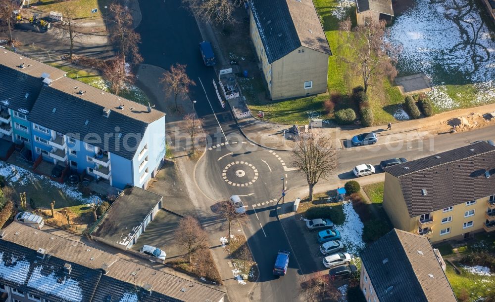 Aerial photograph Heiligenhaus - Traffic management of the roundabout road Bergische Strasse - Koenigsberger Strasse in Heiligenhaus in the state North Rhine-Westphalia