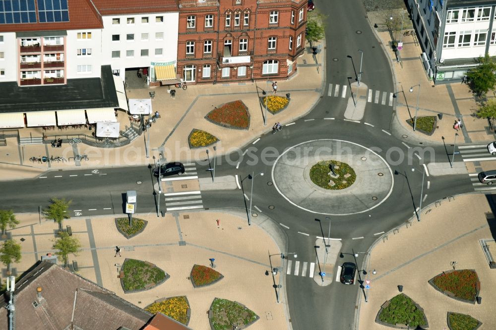 Aerial photograph Rathenow - Traffic management of the roundabout of the roads Berliner Strasse, Wilhelm-Kuelz-Strasse und Mittelstrasse in Rathenow in the state Brandenburg