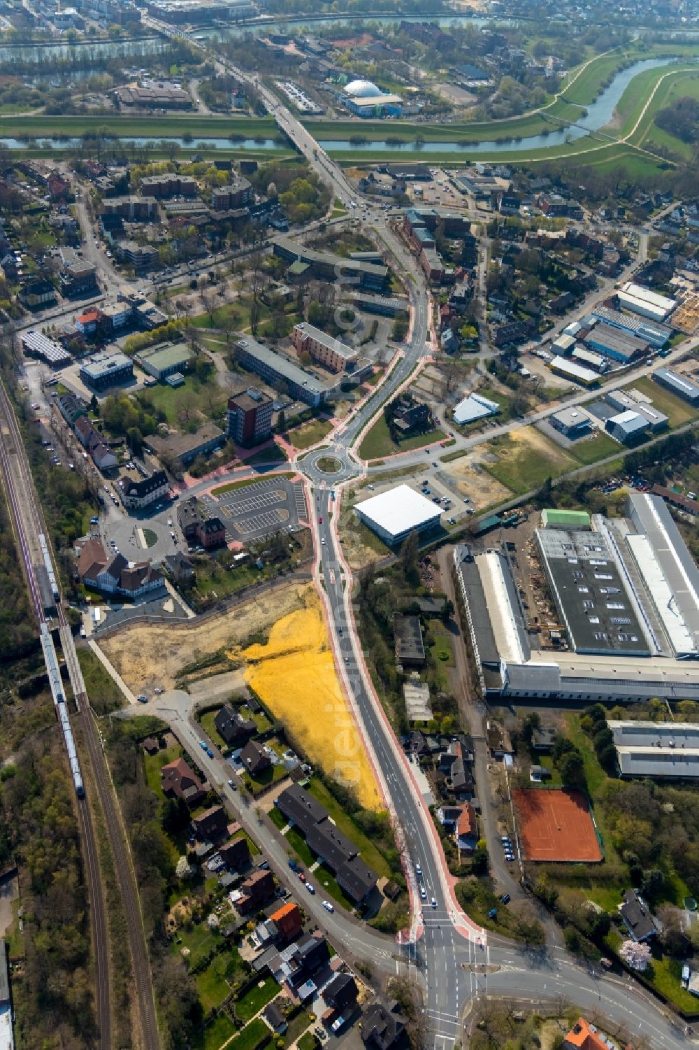 Dorsten from the bird's eye view: Traffic management of the roundabout road Bismarckstrasse and Am Gueterbahnhof in the district Hervest in Dorsten in the state North Rhine-Westphalia, Germany