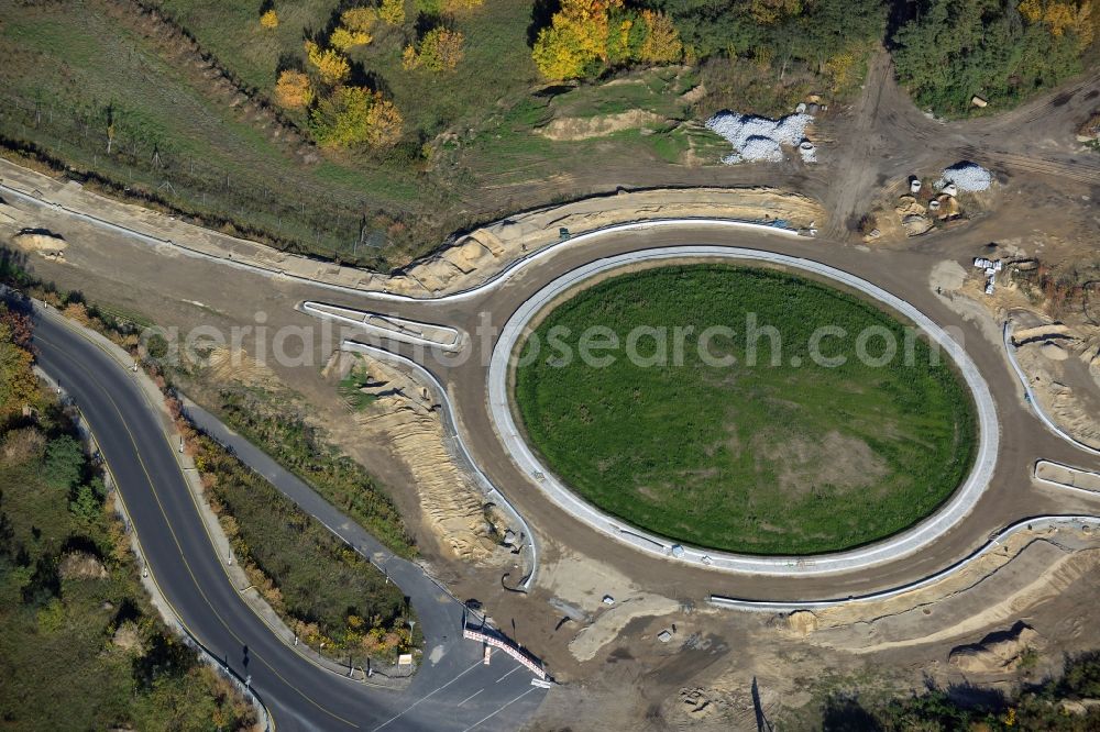 Aerial photograph Waltersdorf - Traffic management of the roundabout road on Bohnsdorfer Weg in Waltersdorf in the state Brandenburg