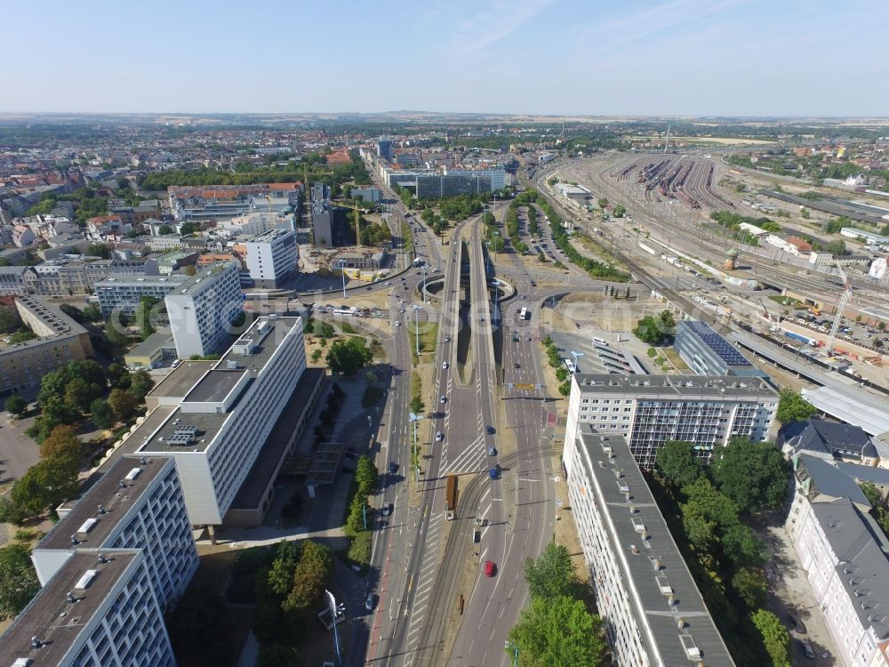 Aerial photograph Halle (Saale) - Traffic management of the roundabout road federal street B6 und B80 on Riebeckplatz in Halle (Saale) in the state Saxony-Anhalt