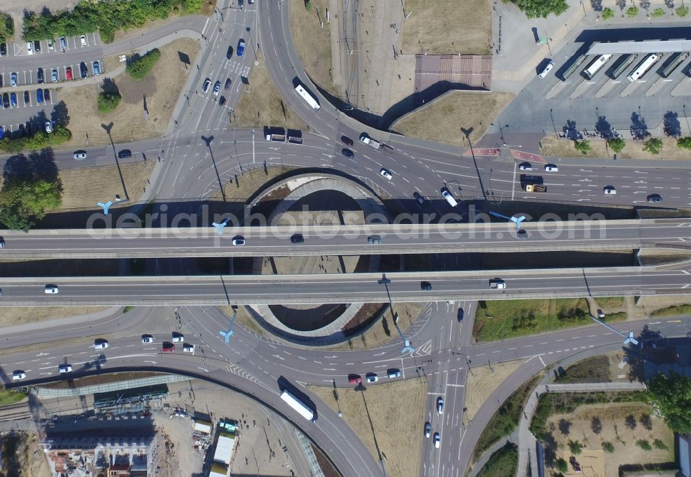 Aerial photograph Halle (Saale) - Traffic management of the roundabout road federal street B6 und B80 on Riebeckplatz in Halle (Saale) in the state Saxony-Anhalt