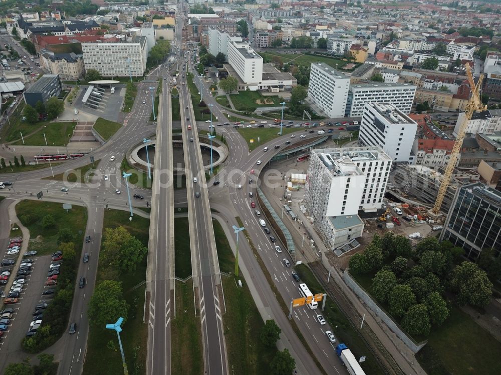 Aerial image Halle (Saale) - Traffic management of the roundabout road federal street B6 und B80 on Riebeckplatz in Halle (Saale) in the state Saxony-Anhalt