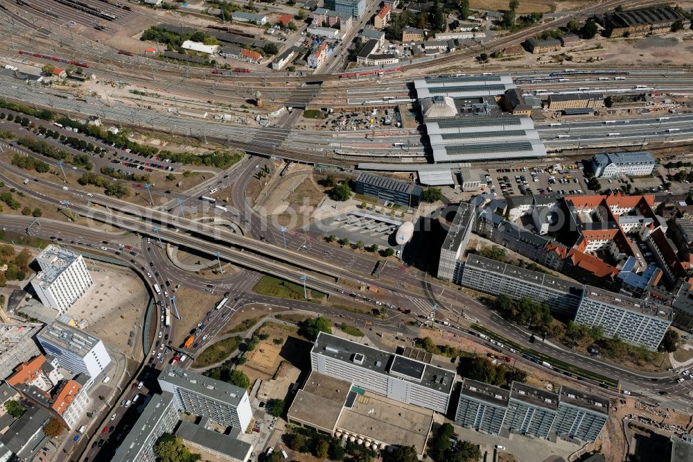 Halle (Saale) from the bird's eye view: Traffic management of the roundabout road federal street B6 und B80 on Riebeckplatz in Halle (Saale) in the state Saxony-Anhalt