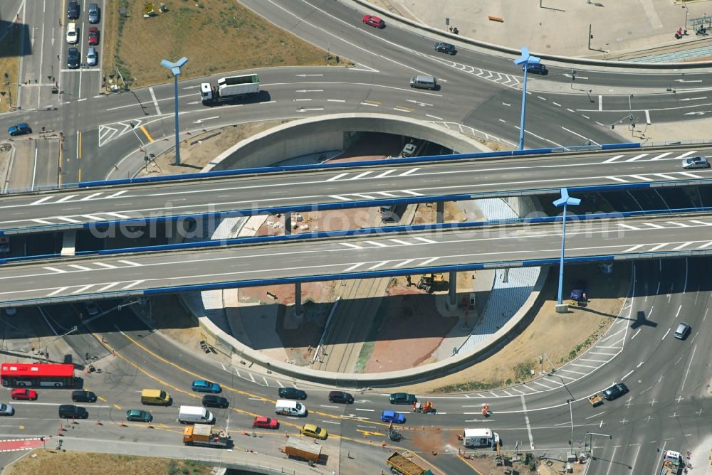 Aerial photograph Halle (Saale) - Traffic management of the roundabout road federal street B6 und B80 on Riebeckplatz in Halle (Saale) in the state Saxony-Anhalt