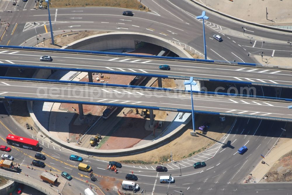 Halle (Saale) from above - Traffic management of the roundabout road federal street B6 und B80 on Riebeckplatz in Halle (Saale) in the state Saxony-Anhalt