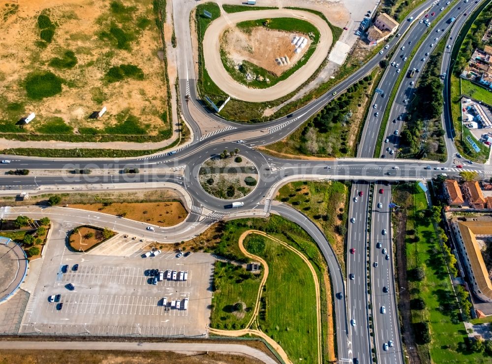 Palma from the bird's eye view: Traffic routing of the roundabout and the course of the C. d'Alfons el Magnanim on the Autopista Via de Cintura in Palma Nord in Palma in Balearic Island Mallorca, Spain