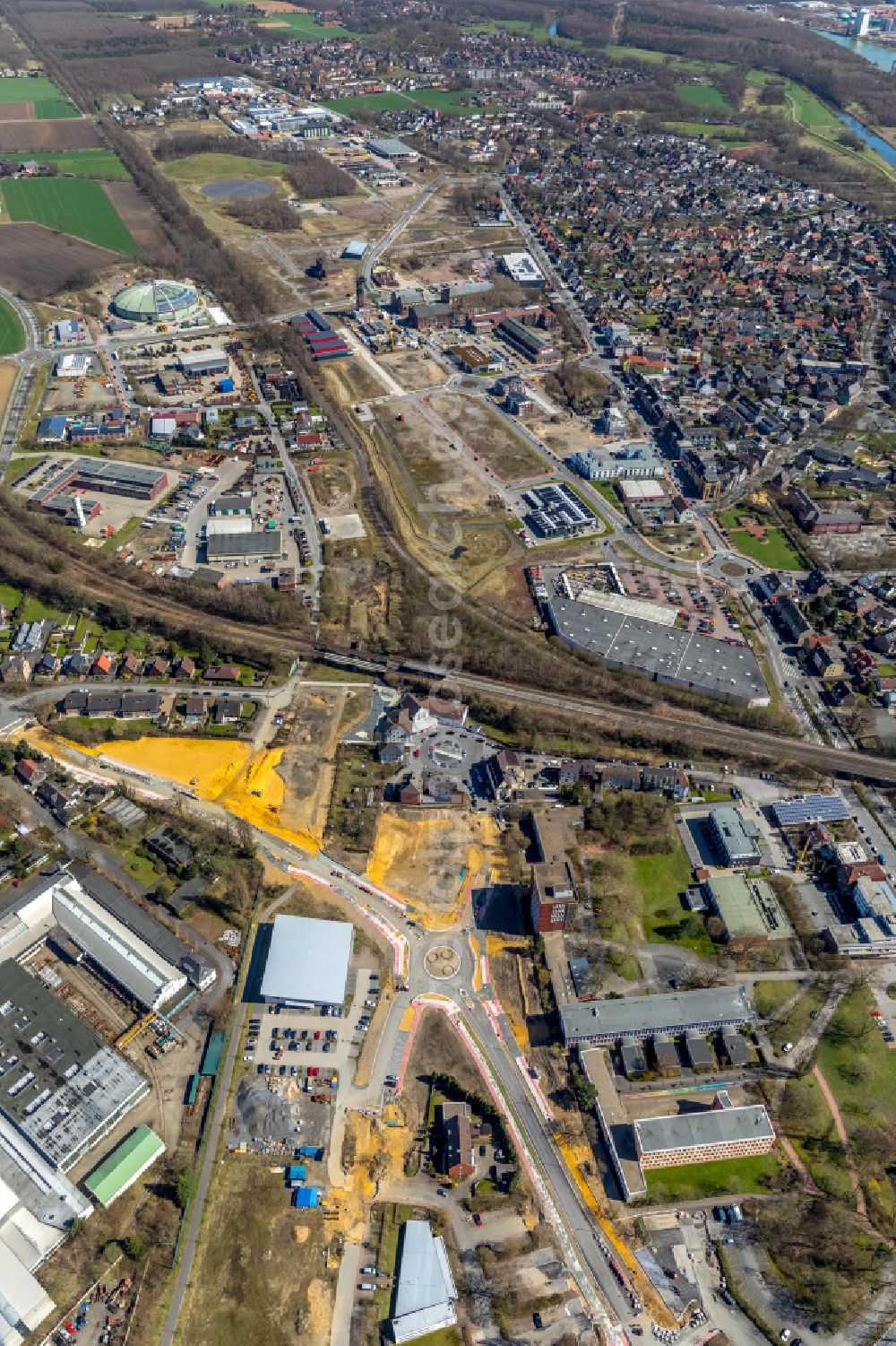 Aerial photograph Dorsten - Traffic management of the roundabout road on street Bismarckstrasse - Am Gueterbahnhof - Am Holzplatz in the district Hervest in Dorsten at Ruhrgebiet in the state North Rhine-Westphalia, Germany