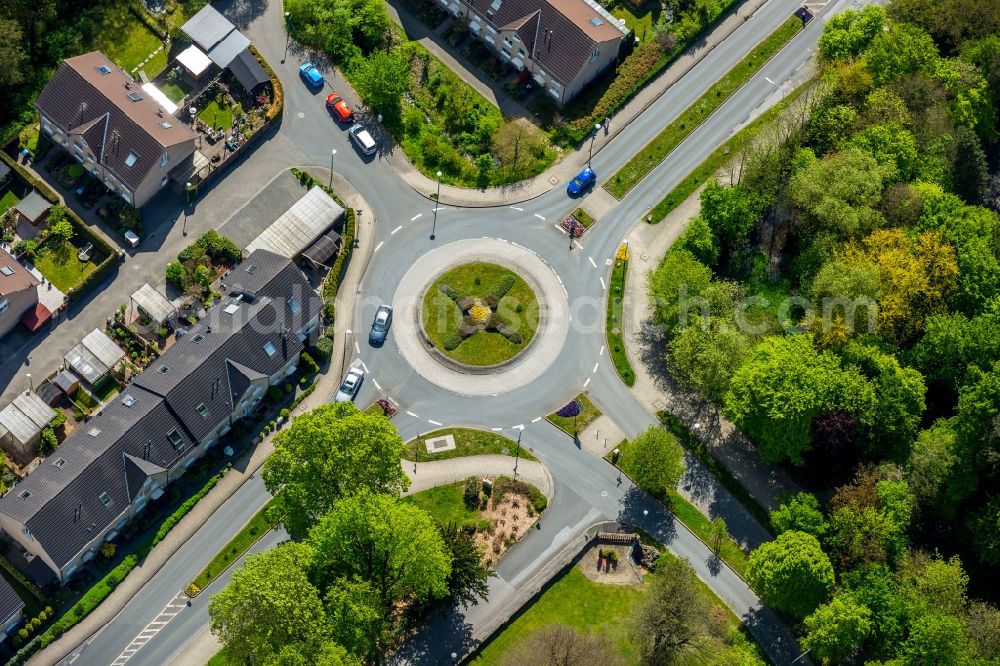 Aerial image Velbert - Traffic management of the roundabout road on Elberfelder Strasse - Im Wiesengrund - Waldschloesschen in Velbert in the state North Rhine-Westphalia, Germany