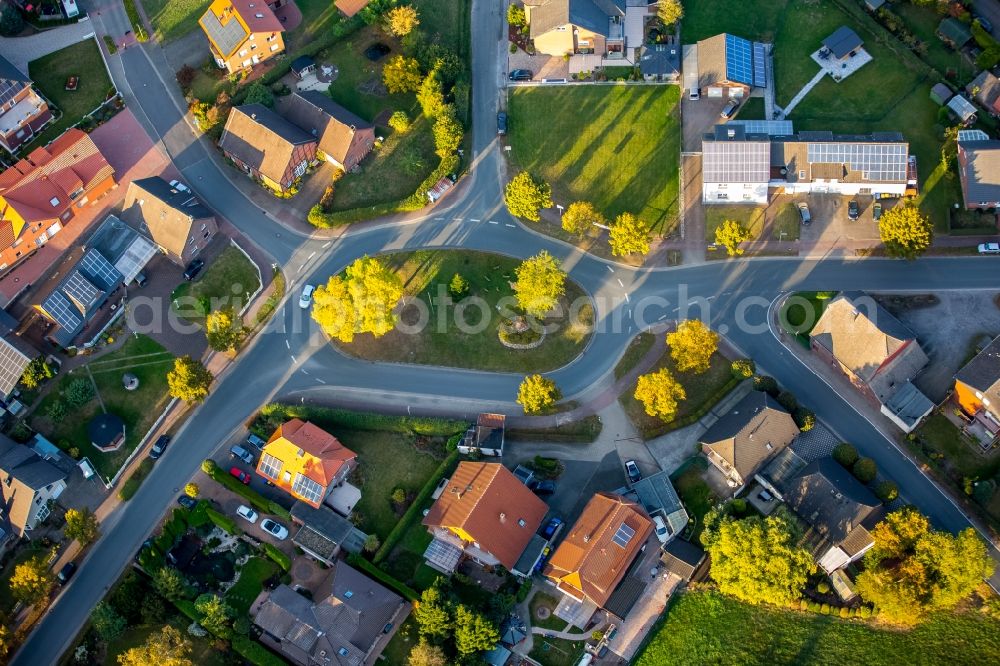 Werne from the bird's eye view: Traffic management of the roundabout road along the Hellstrasse, Alte Herberner street, Ahlener Weg and the Bockumer street in the district Horst in Werne in the state North Rhine-Westphalia