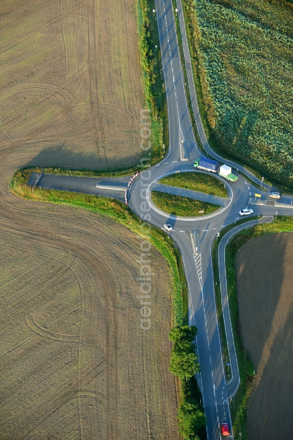 Aschersleben from the bird's eye view: Traffic management of the roundabout road of B185 - Ermslebener Strasse in Aschersleben in the state Saxony-Anhalt, Germany