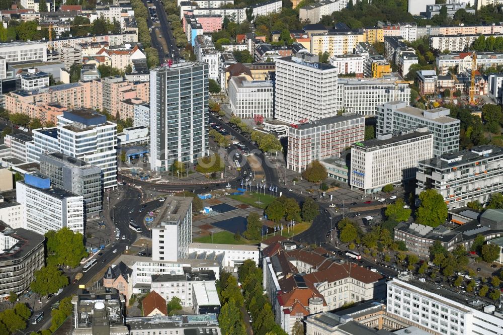 Aerial image Berlin - Traffic management of the roundabout road Ernst-Reuter-Platz in the district Charlottenburg in Berlin, Germany