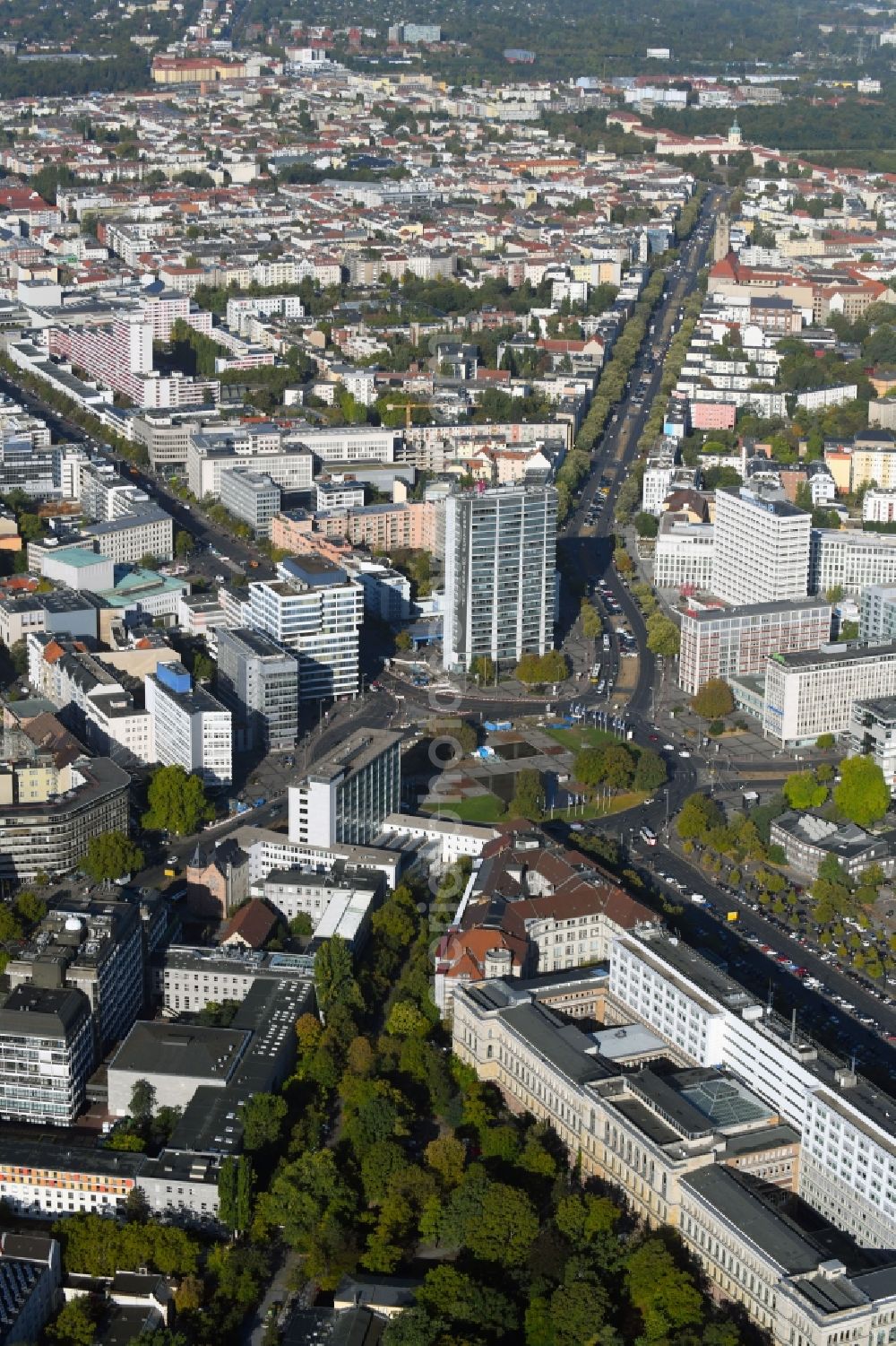 Aerial image Berlin - Traffic management of the roundabout road Ernst-Reuter-Platz in the district Charlottenburg in Berlin, Germany