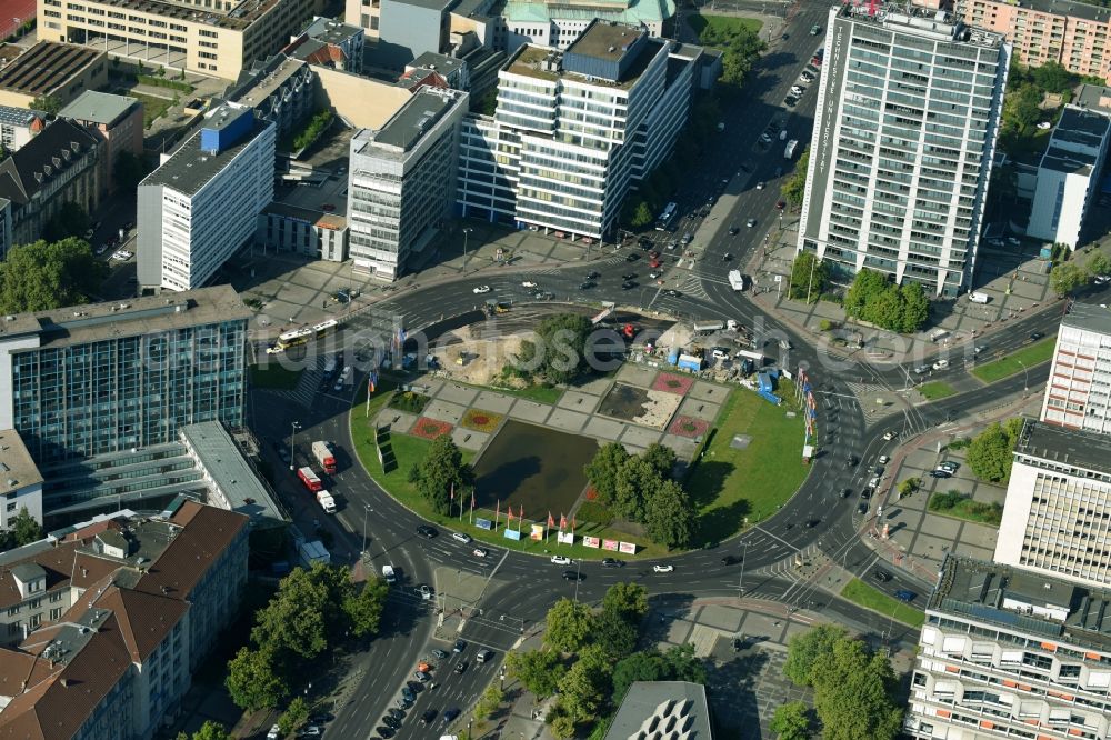 Berlin from the bird's eye view: Traffic management of the roundabout road Ernst-Reuter-Platz in the district Charlottenburg-Wilmersdorf in Berlin, Germany