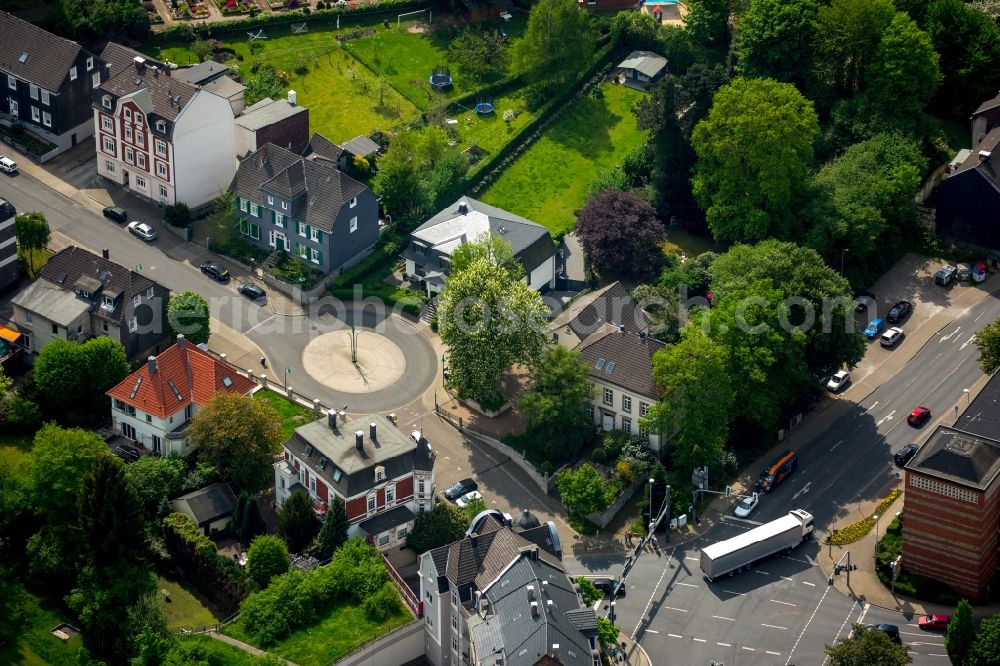 Aerial photograph Gevelsberg - Traffic management of the roundabout road in the Elberfelder street in Gevelsberg in the state North Rhine-Westphalia