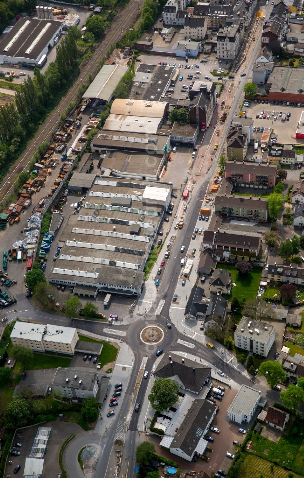 Aerial photograph Gevelsberg - Traffic management of the roundabout road the industrial area at the Hagener Strasse in Gevelsberg in the state North Rhine-Westphalia