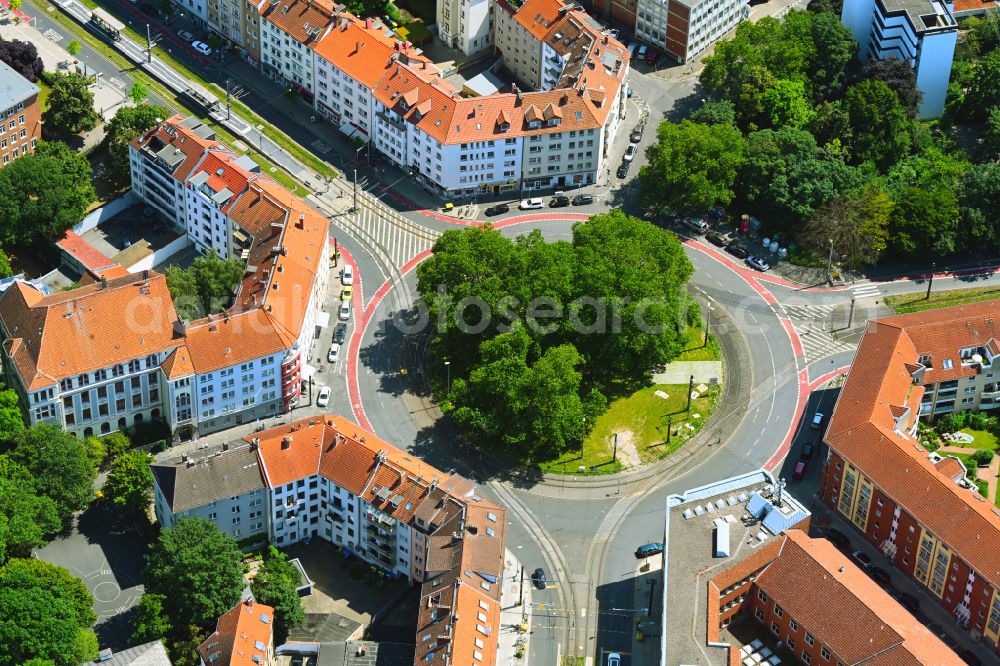 Aerial photograph Hannover - Traffic management of the roundabout road Goetheplatz in the district Calenberger Neustadt in Hannover in the state Lower Saxony, Germany