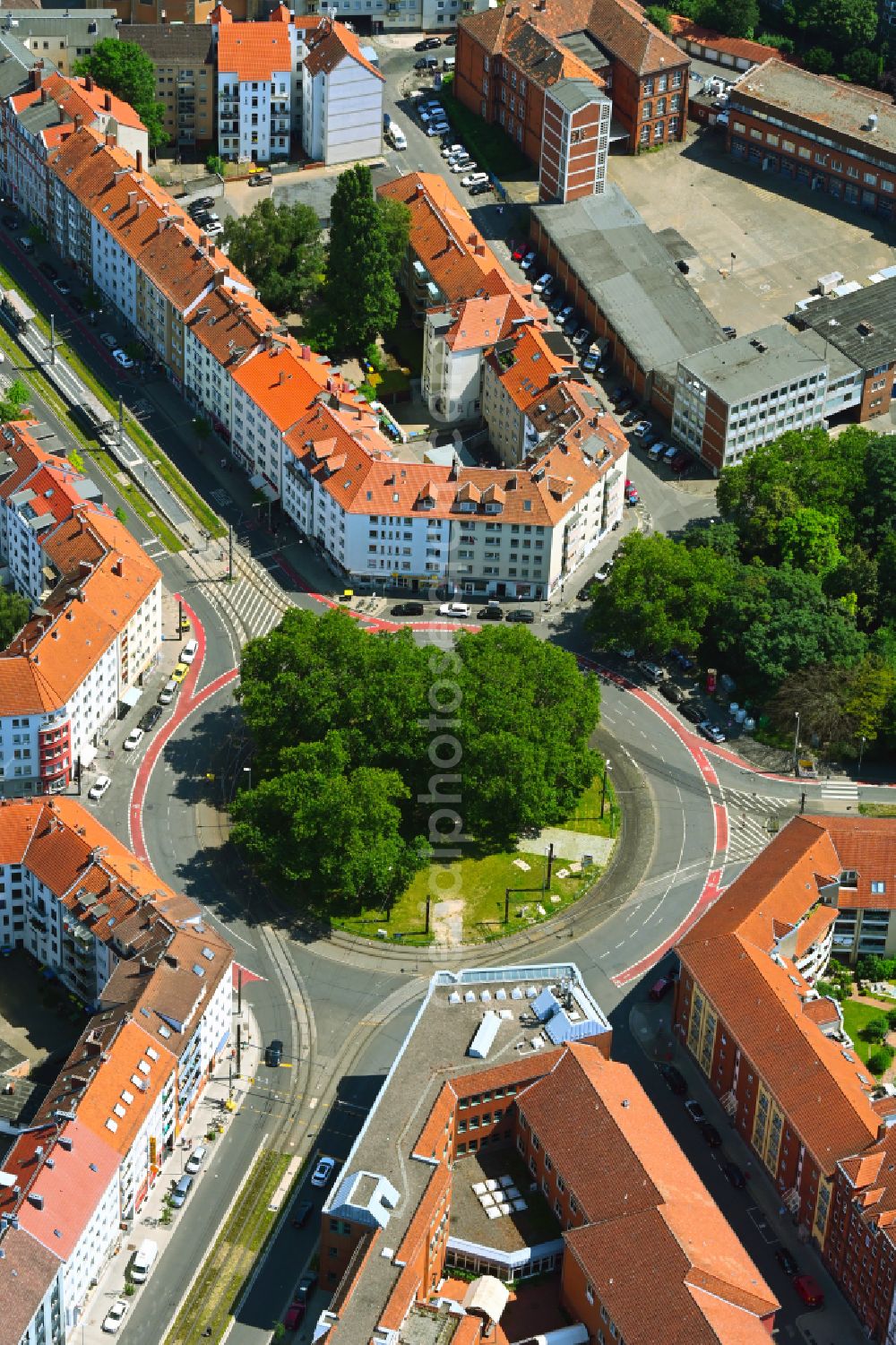 Hannover from above - Traffic management of the roundabout road Goetheplatz in the district Calenberger Neustadt in Hannover in the state Lower Saxony, Germany