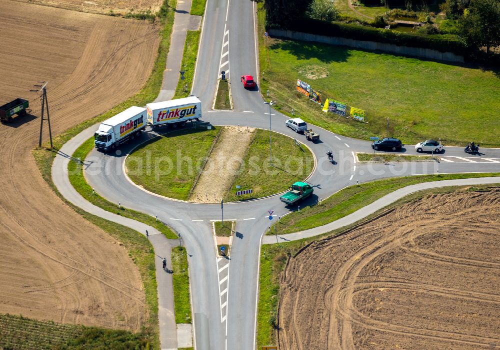 Aerial image Voerde (Niederrhein) - Traffic management of the roundabout road of Grenzstrasse - Hammweg in Voerde (Niederrhein) in the state North Rhine-Westphalia, Germany