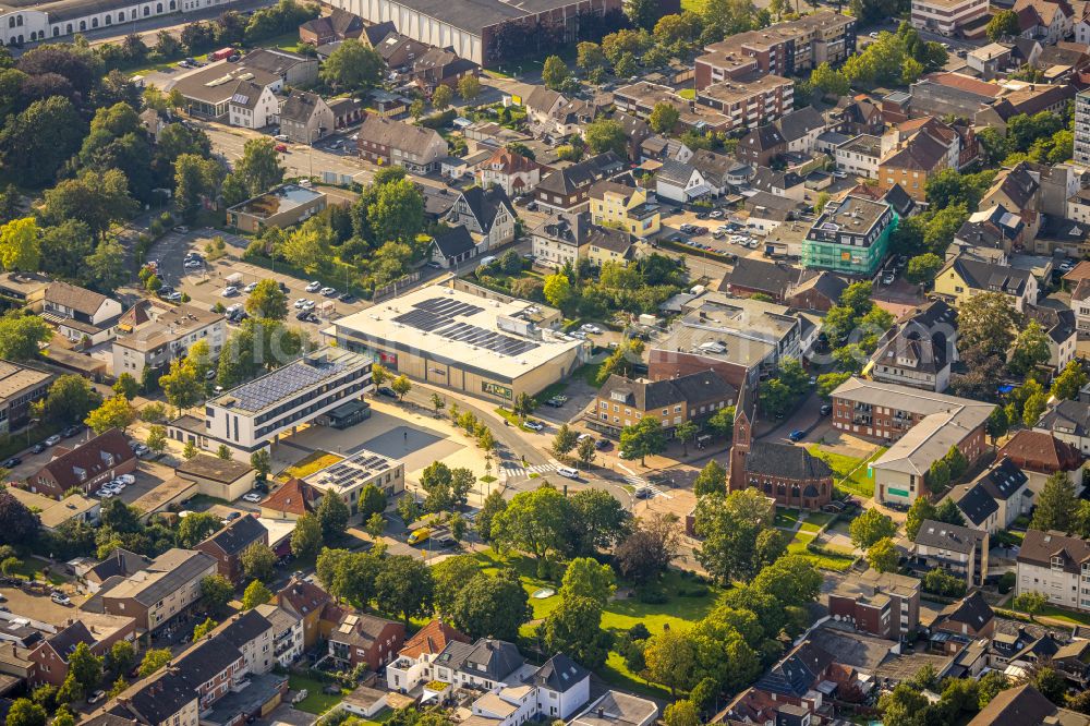 Aerial image Beckum - Traffic management of the roundabout road on Gustav-Moll-Strasse - Hauptstrasse - Martin-Luther-Strasse in the district Neubeckum in Beckum in the state North Rhine-Westphalia, Germany