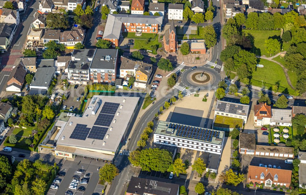 Aerial image Beckum - Traffic management of the roundabout road on Gustav-Moll-Strasse - Hauptstrasse - Martin-Luther-Strasse in the district Neubeckum in Beckum in the state North Rhine-Westphalia, Germany