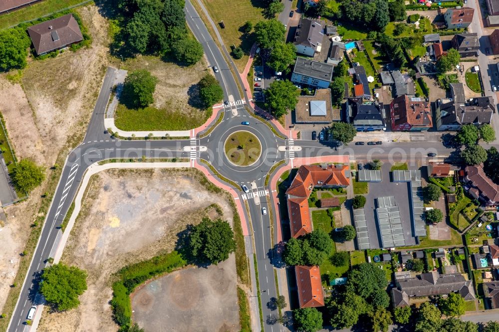 Dorsten from above - Traffic management of the roundabout road Halterner Strasse und Freiligrathstrasse in Dorsten in the state North Rhine-Westphalia