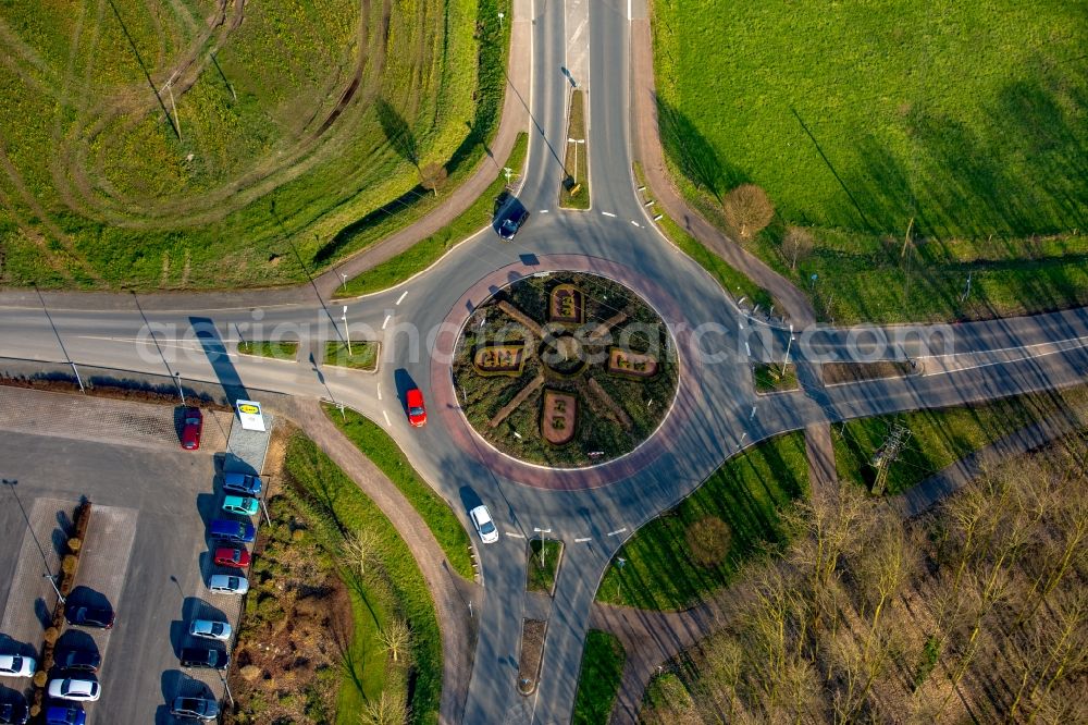 Isselburg from the bird's eye view: Traffic management of the roundabout road mit Heckenemblem Breels - Hahnerfeld in Isselburg in the state North Rhine-Westphalia