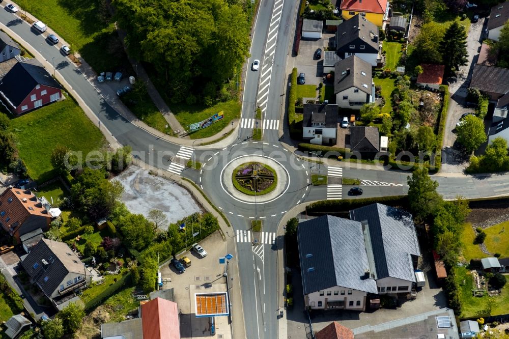 Breckerfeld from above - Traffic management of the roundabout road Am Heider Kopf - Vor dem Tore in Breckerfeld in the state North Rhine-Westphalia, Germany