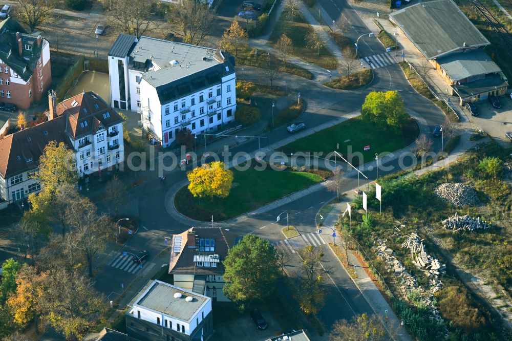 Aerial image Berlin - Traffic management of the roundabout road Heinrich-Grueber-Platz in the district Kaulsdorf in Berlin, Germany