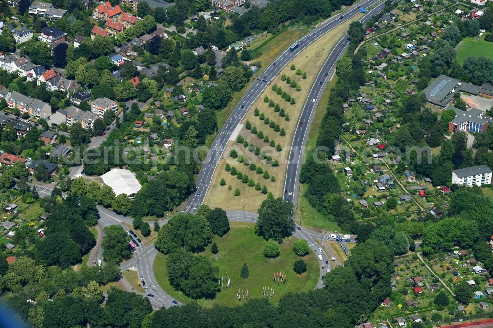 Hamburg from the bird's eye view: Traffic management of the roundabout road Horner Kreisel and finish of highway - motorway course of BAB A24 in Hamburg, Germany