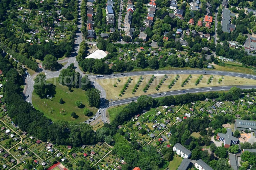 Aerial image Hamburg - Traffic management of the roundabout road Horner Kreisel and finish of highway - motorway course of BAB A24 in Hamburg, Germany