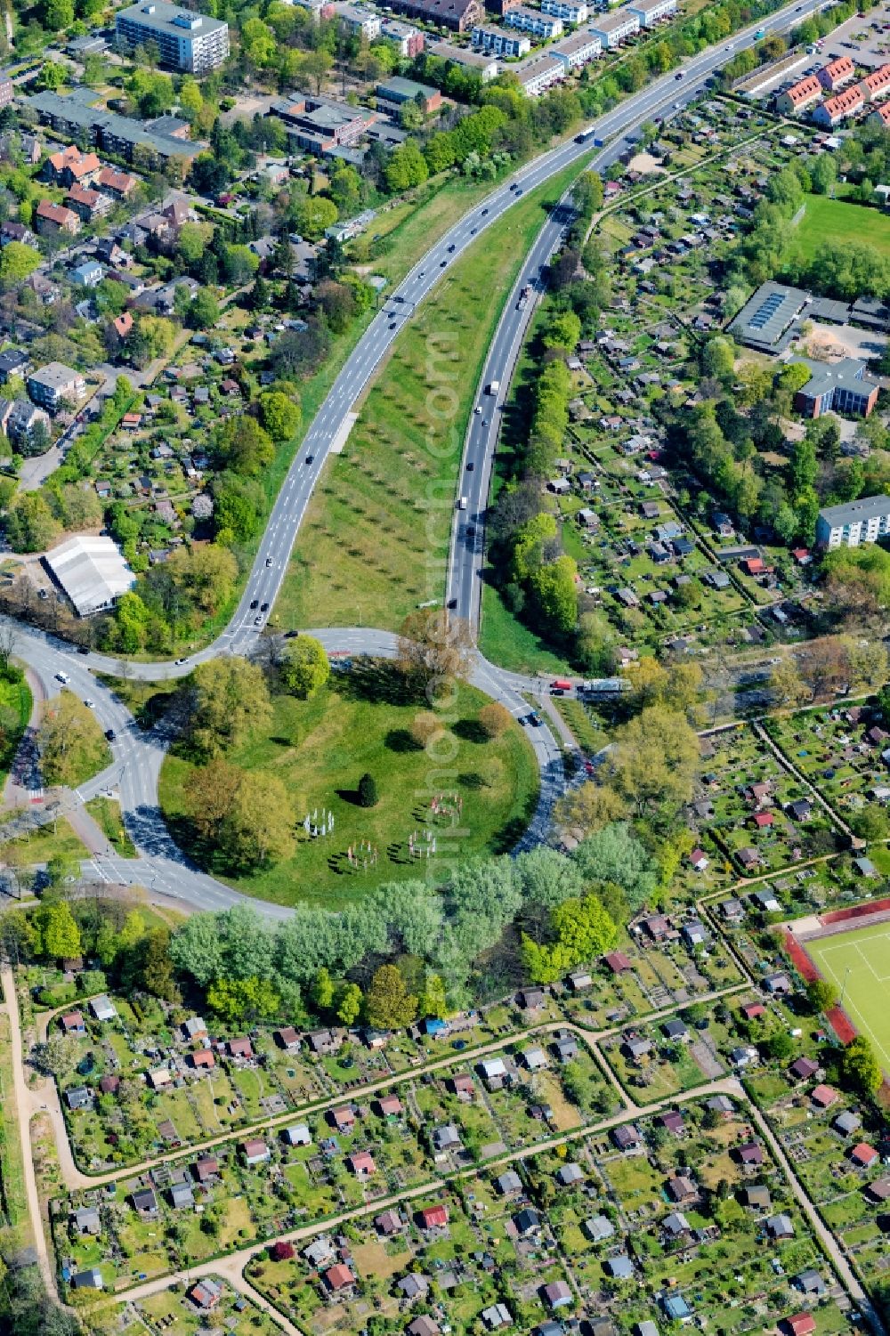 Hamburg from the bird's eye view: Traffic management of the roundabout road Horner Kreisel and finish of highway - motorway course of BAB A24 in Hamburg, Germany