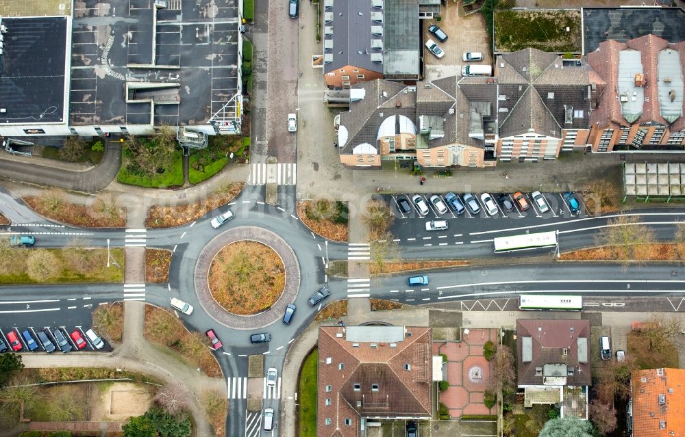 Gladbeck from the bird's eye view: Traffic management of the roundabout road Humboldt street, Buersche street and Schiller steet in Gladbeck in the state North Rhine-Westphalia