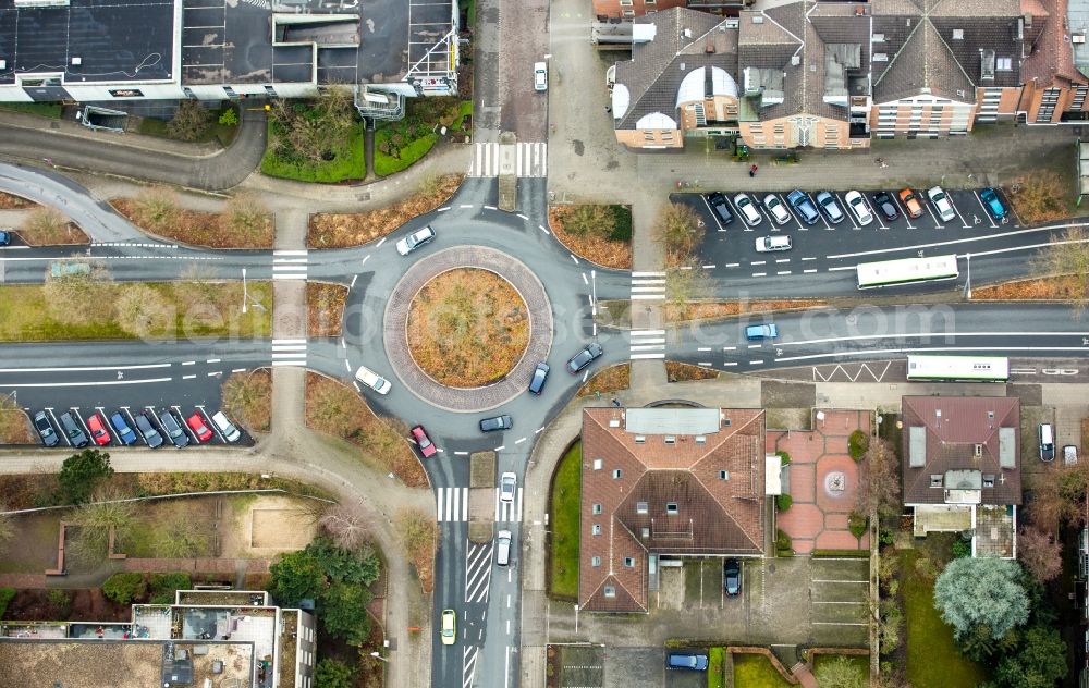 Aerial image Gladbeck - Traffic management of the roundabout road Humboldt street, Buersche street and Schiller steet in Gladbeck in the state North Rhine-Westphalia