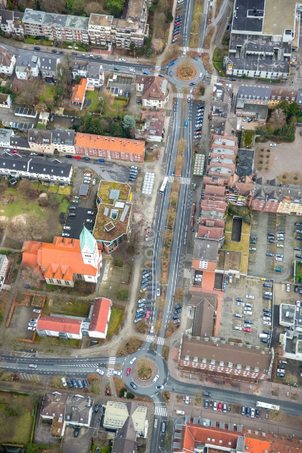 Aerial photograph Gladbeck - Traffic management of the roundabout road Humboldtstrasse, Postallee und Barbarastrasse in the district Gelsenkirchen-Nord in Gladbeck in the state North Rhine-Westphalia