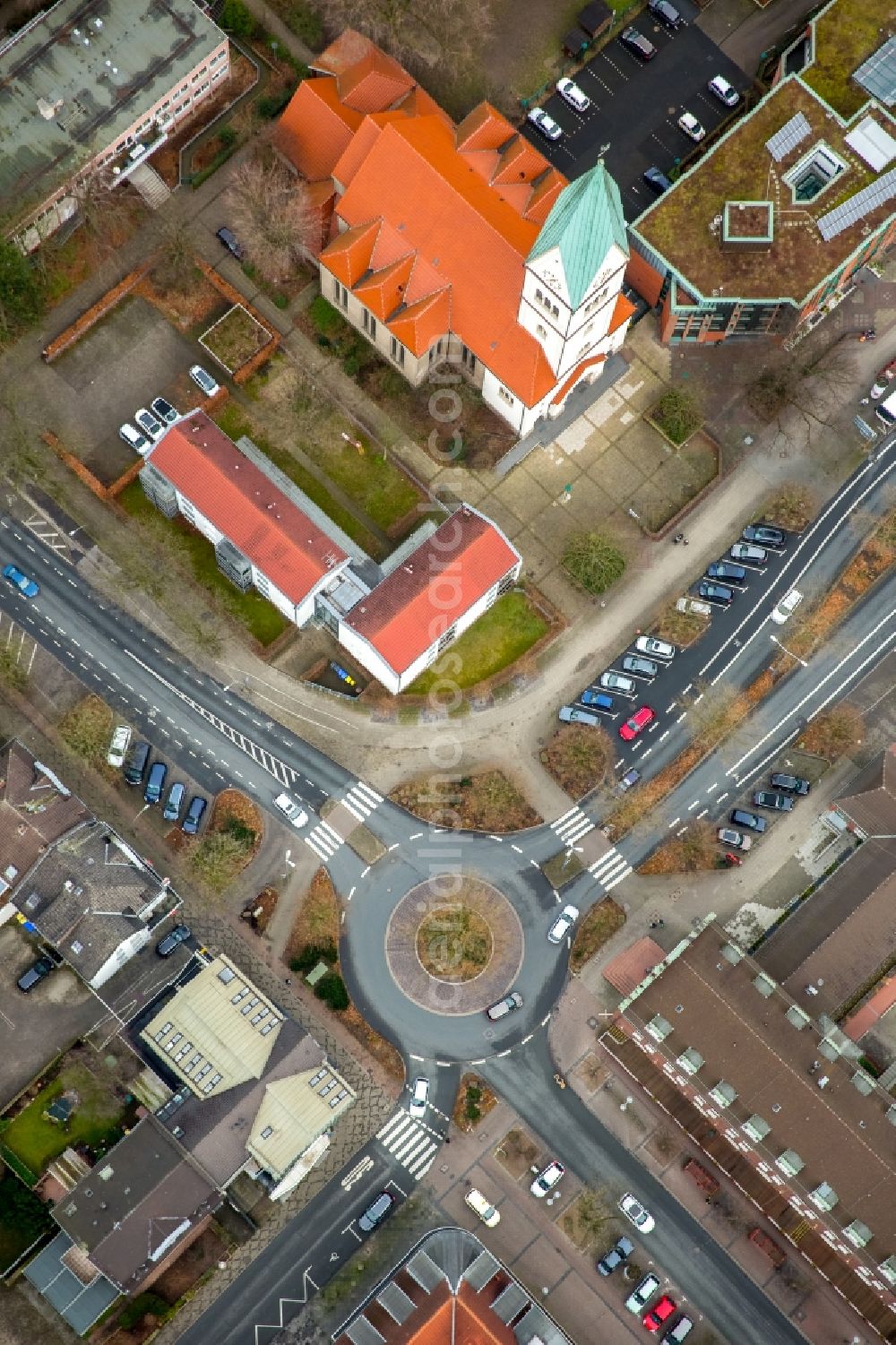 Gladbeck from the bird's eye view: Traffic management of the roundabout road Humboldtstrasse, Postallee und Barbarastrasse in the district Gelsenkirchen-Nord in Gladbeck in the state North Rhine-Westphalia